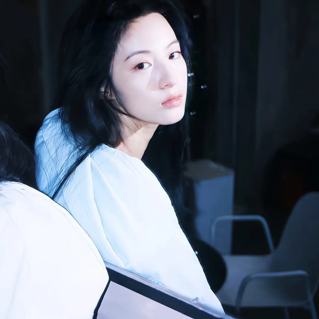 玫瑰于灰烬中重绽